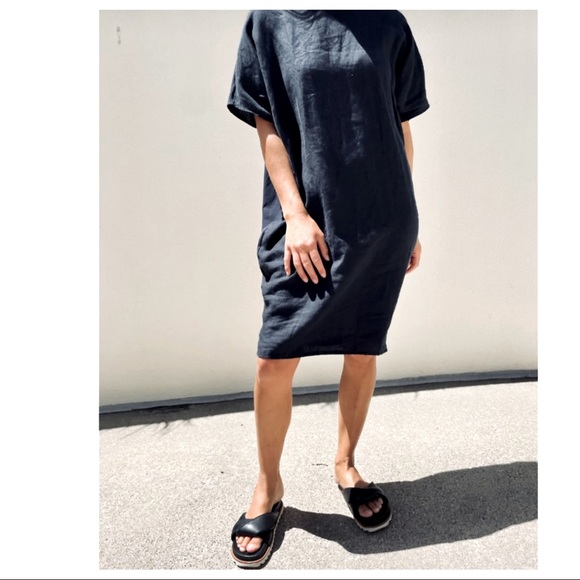 ShopEvelynne Dresses & Skirts - Made in Italy Black Chic Front pocket Boho dress